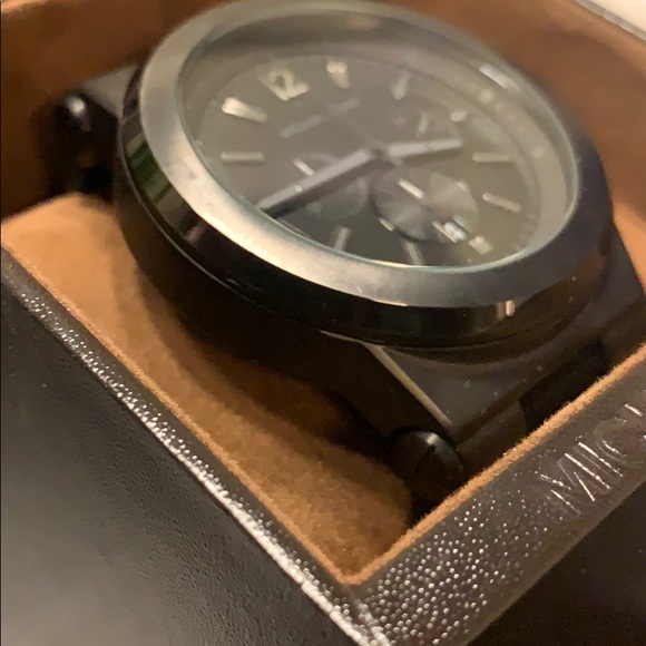 Michael kors watch - Picture 3 of 4